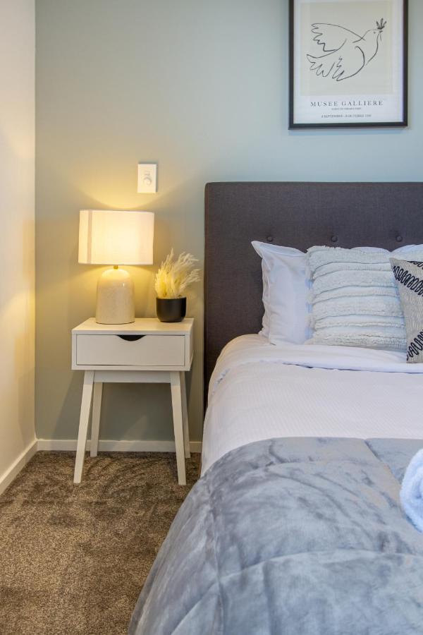 Hideout, Location, Location! W/park Apartment